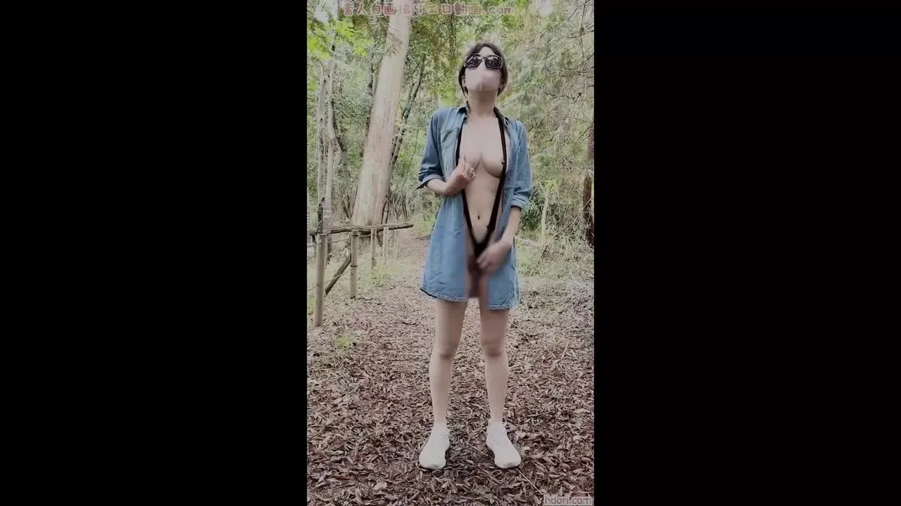 マイクロビキニで野外露出オナニー　ヒモ水着で乳首や女性器モロ出しながらエロ自画撮り - FC2 Video - 310596