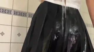 【Wet】セーラー服で潜水メッシー。表情を水面からも水中からも見せちゃう。ぶくぶく。。。【顔出し作品】 - FC2 Video - 310842