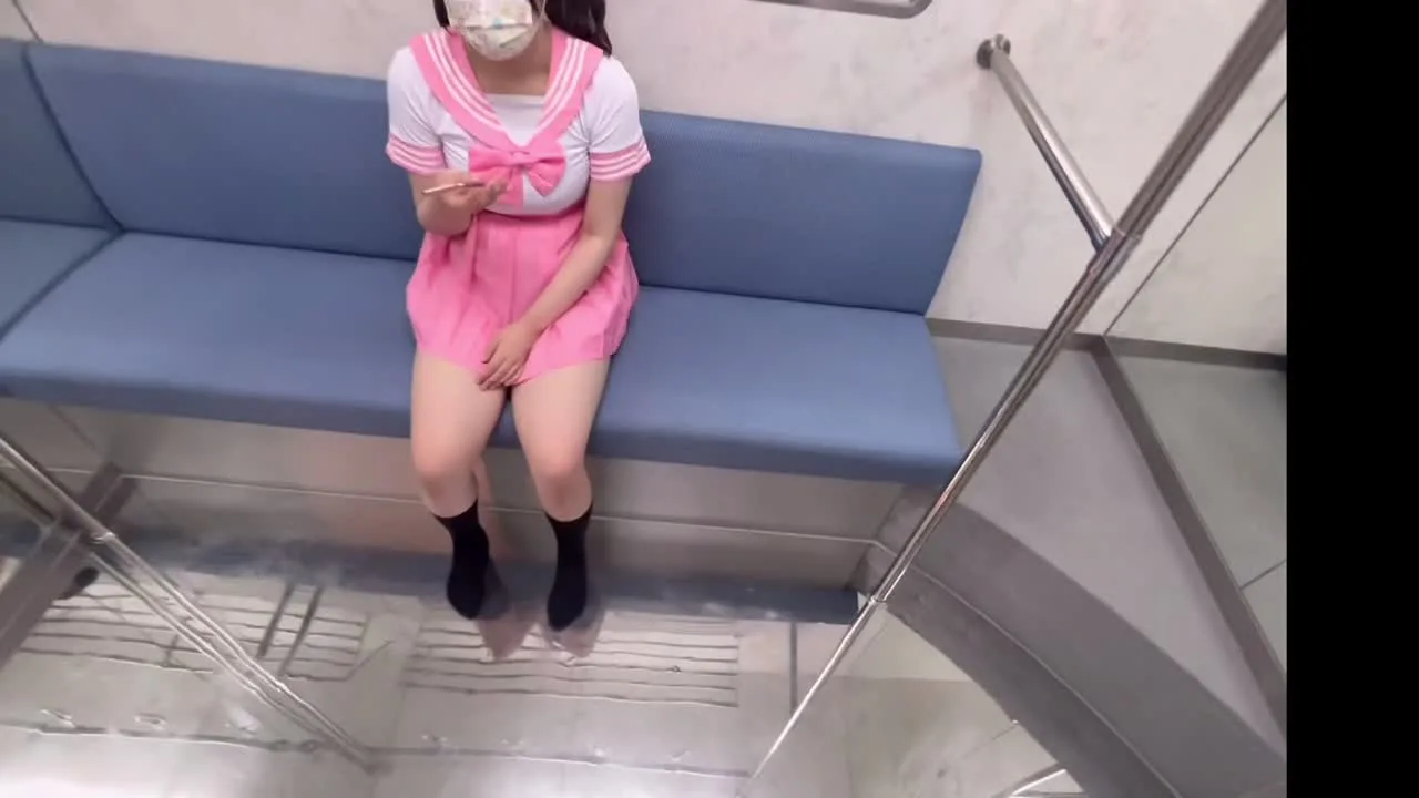 フォロワー１０万人越え【TikTokr】電車で痴漢される。。 - FC2 Video - 310882