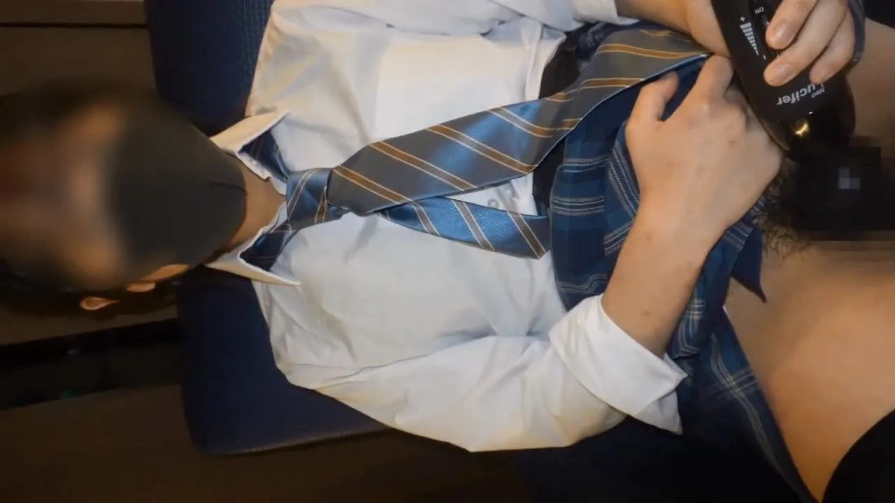 幼馴染のM男くんを電マ攻め。2回戦w1回目にゴムに射精、口ディルドで幼馴染オモチャして、その後精子コ - FC2 Video - 311404