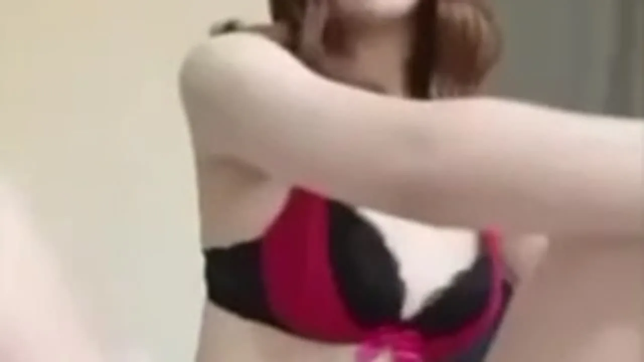 【無/顔出し】完全初撮り！お金の為にカメラの前で局部にアナルまで豪快におっ広げ電マでガチイキまで披露した黒歴史確定の映像を公開する。 - FC2 Video - 311948