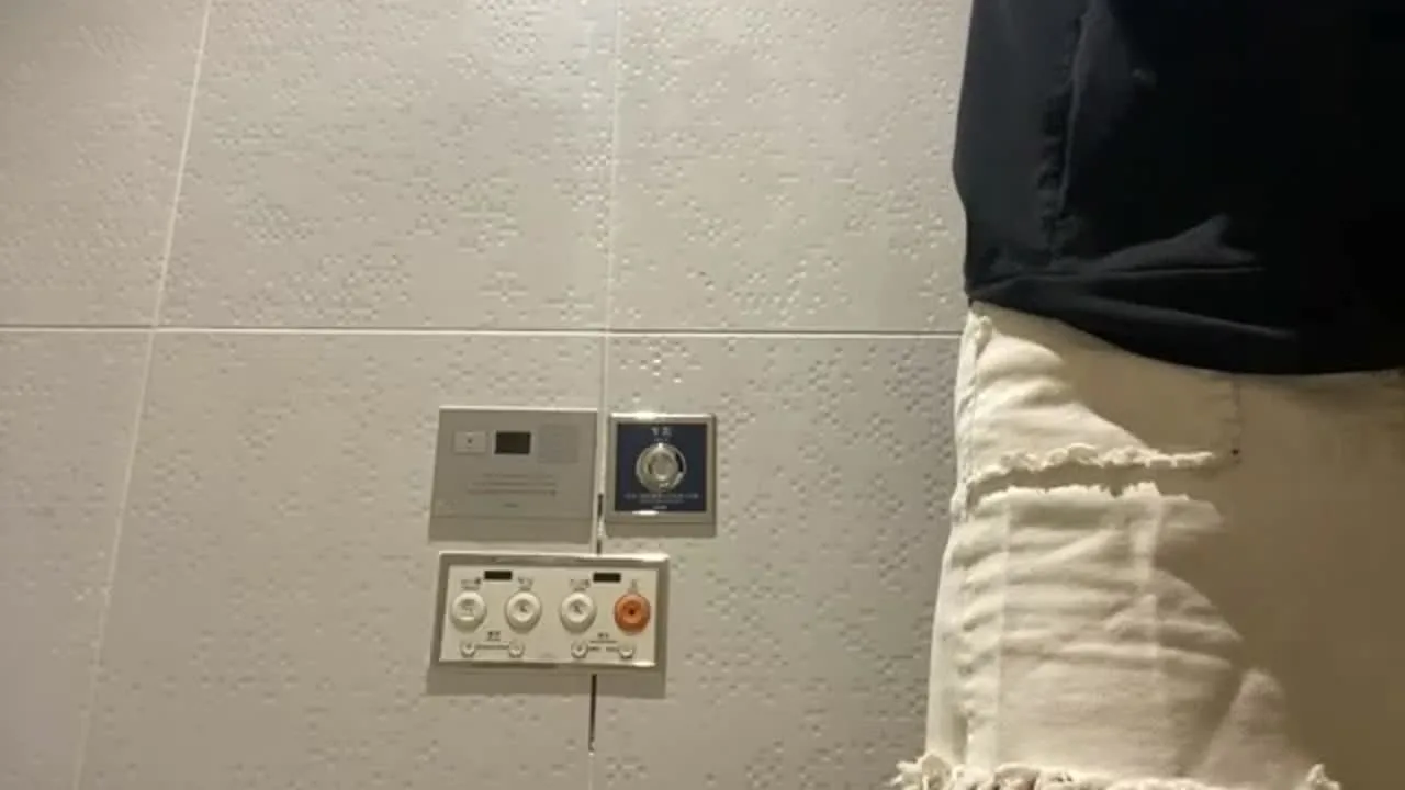 【外配信】外で脱いじゃう!視線が恥ずかしいけど.. 20210514 - FC2 Video - 312500