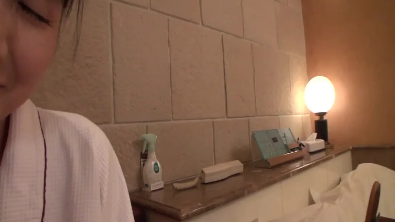 【素人】目が大きくて可愛い部類の四十路奥様。 乳首責めで剛毛マンコを濡らして公開ローターオナニー - FC2 Video - 315173