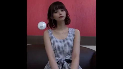 アイドル志望18歳。手で一周しそうな細いくびれを掴んでガン突きで痙攣イキ、妊娠不可避の最奥中出し - FC2 Video - 316195