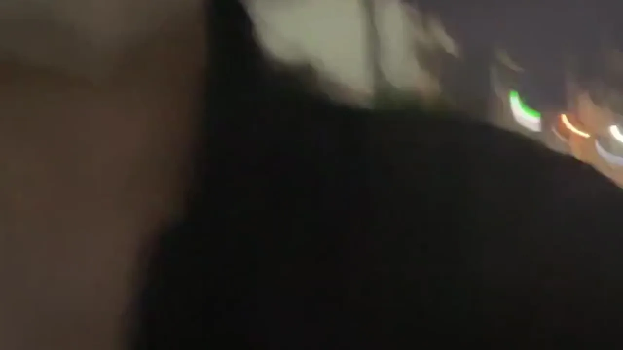 【人妻】変態淫乱人妻　乳首ビンビンで住宅街を露出徘徊　貧乳　マン汁　ガチ逝き　オナニー - FC2 Video - 318446