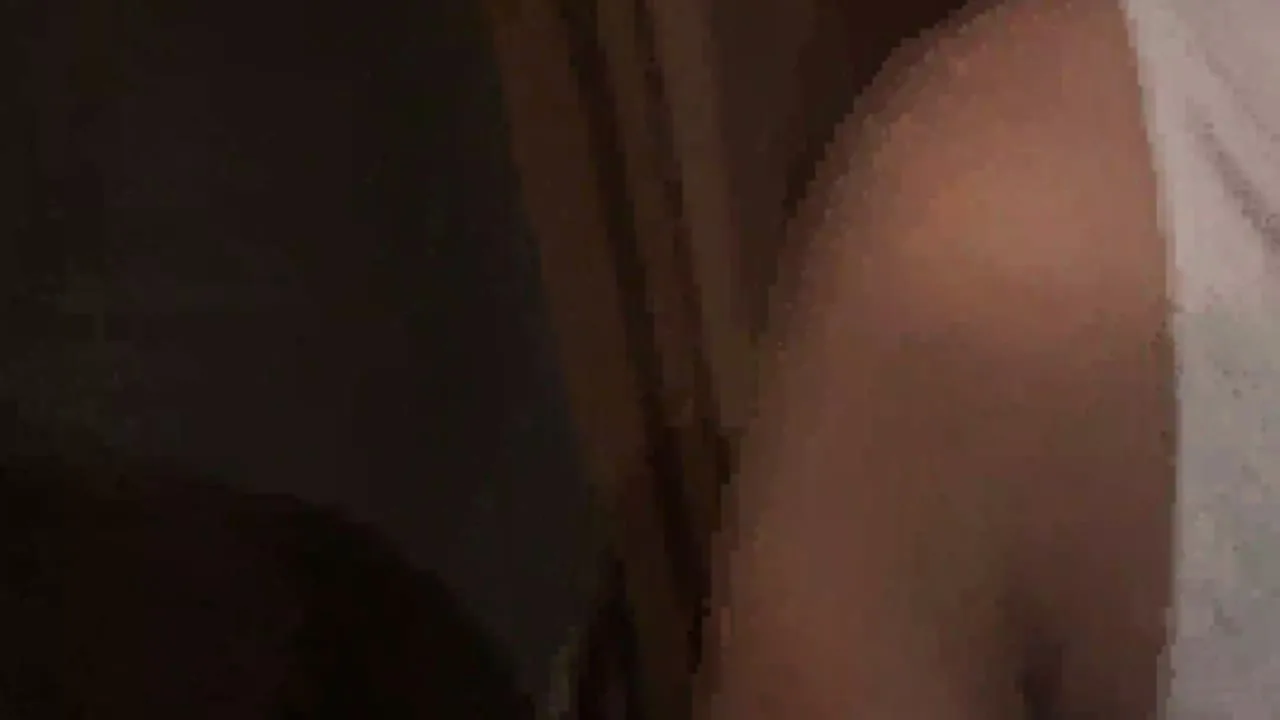 超永久保存版【ビデオBOXで露出集団**プレイ＆ぶっかけ】淫乱変態妻の顔○器　貧乳　素人 - FC2 Video - 318484