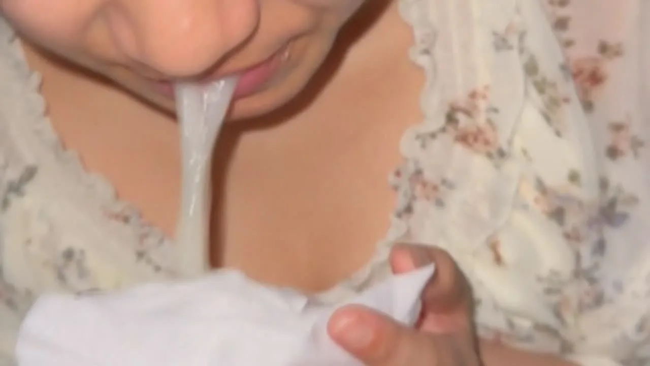 清楚系カワイイフェースの素人女子がノリノリで楽しそうに車内ノーハンドフェラ→口内射精ザーメン♡ - FC2 Video - 318792