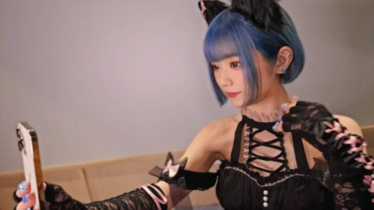 【特典14GB超え付き】駆け出しコスプレイヤーが特注衣装と引き換えで撮影した過激中出し撮影 - FC2 Video - 319022