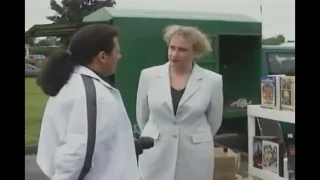 屋外露店商ビデオ屋にいた奥様を雑誌モデルなってと誘い口車のせアジトに連れていき生性交射精させてもらう - FC2 Video - 319771