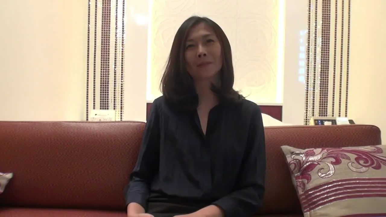 【熟女人妻】50歳 色気ムンムンの圧倒的な美魔女 激しすぎるピストンでイキ狂う 生ハメセックス - FC2 Video - 320099