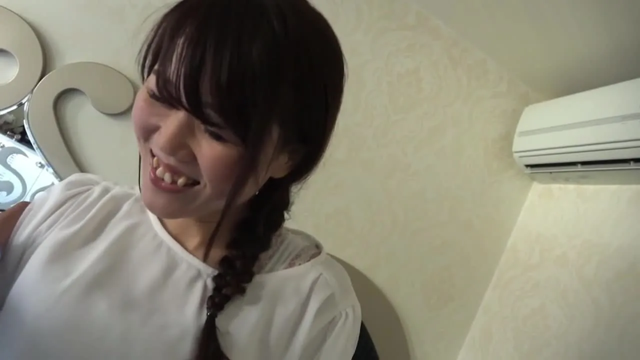 【熟女人妻】３６歳 しなやかなボディラインで綺麗な身体の奥様 高速ピストンでアヘイキ狂って中出し - FC2 Video - 320683