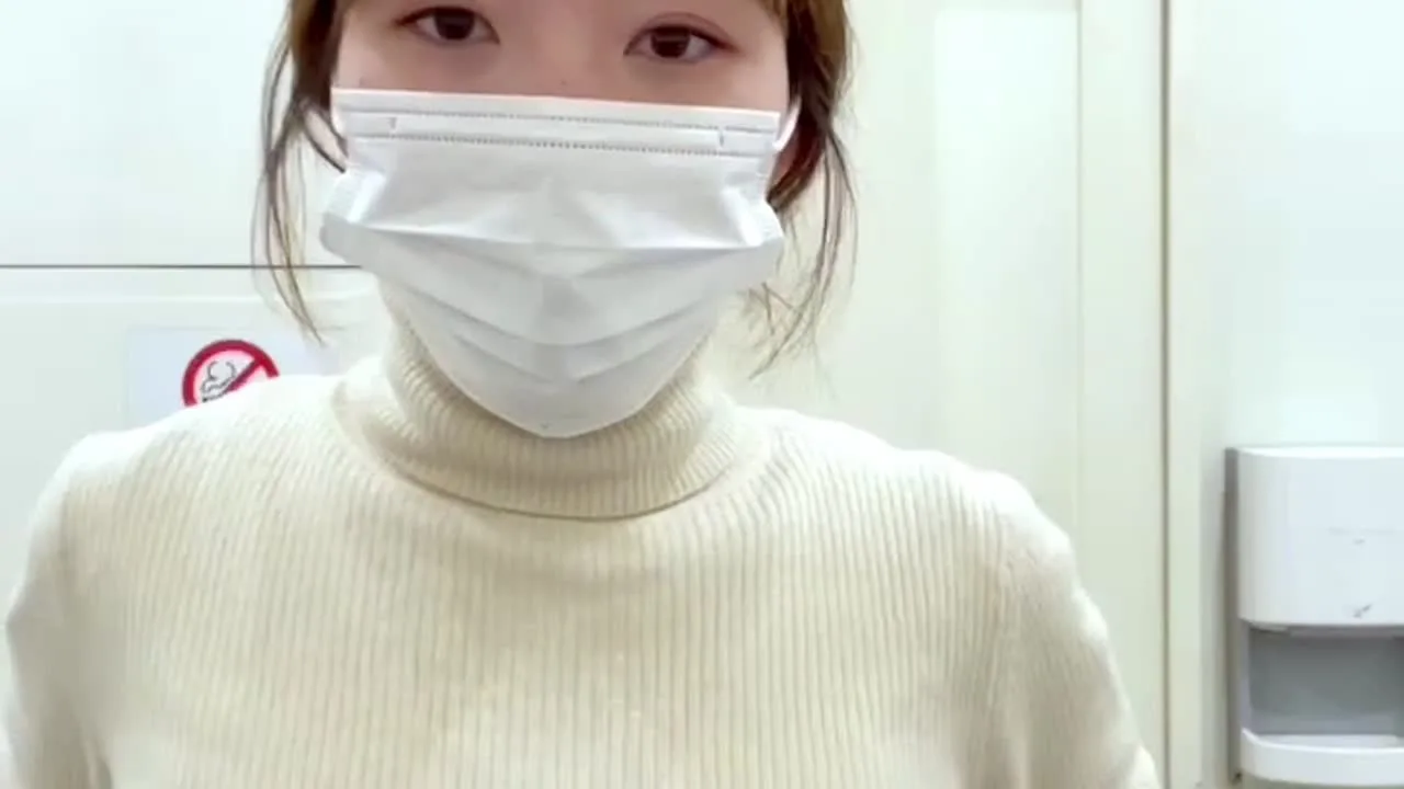 清楚剛毛人妻か公衆トイレて本気イキオナニー - FC2 Video - 322029