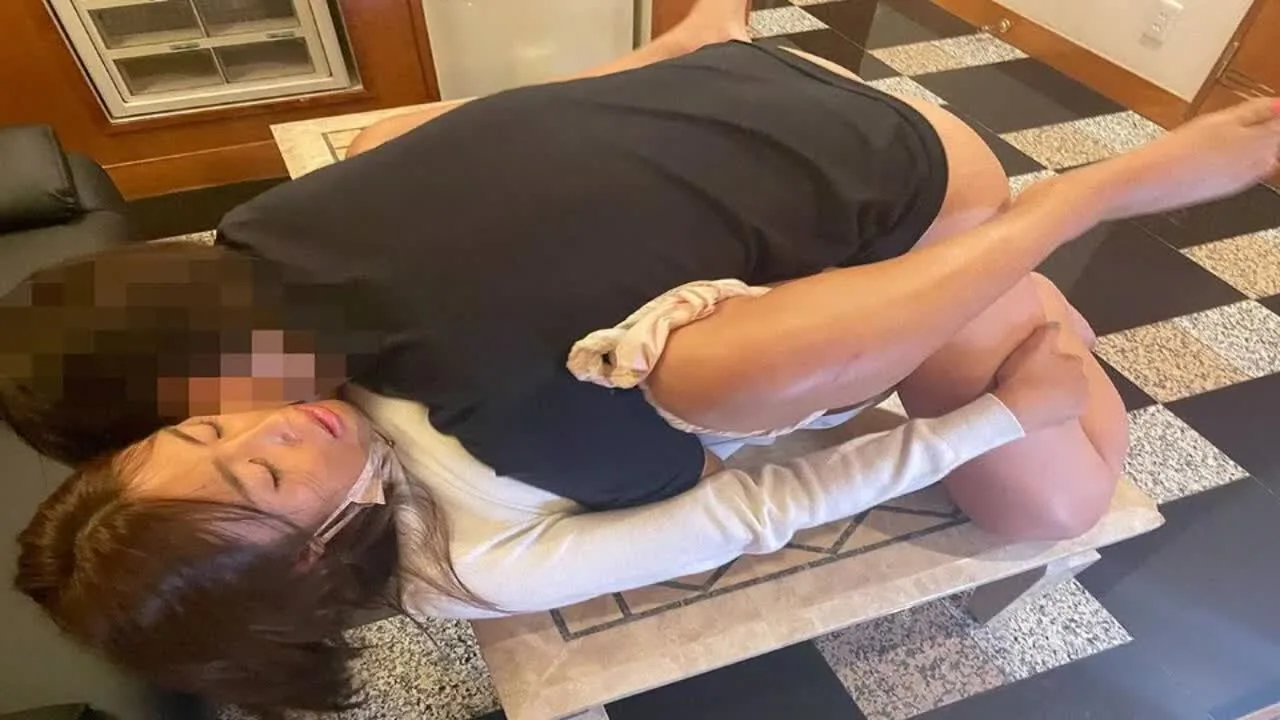 性欲モンスター奥様がバキバキの腹筋を駆使してアスリート並の腰使いで単独さんたちを撃破 - FC2 Video - 322355