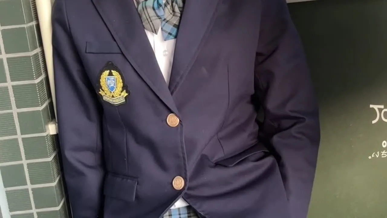 【個人撮影】ベランダでこんな事しちゃう制服姿の女装さん♡ - FC2 Video - 327514