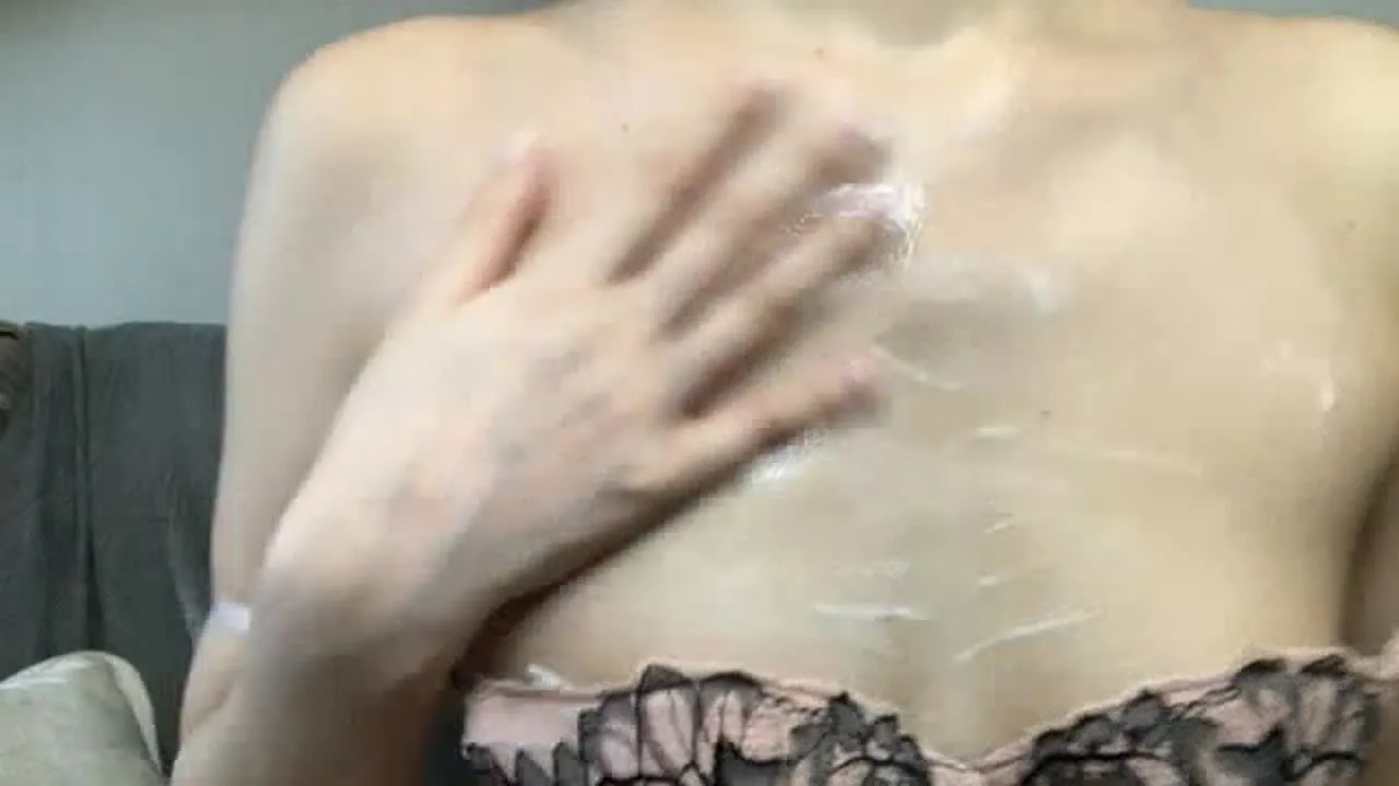 【限定数・期間限定】11月ももうすぐ終わるから貧乳見たくない？ 20201128.mp4 - FC2 Video - 329142