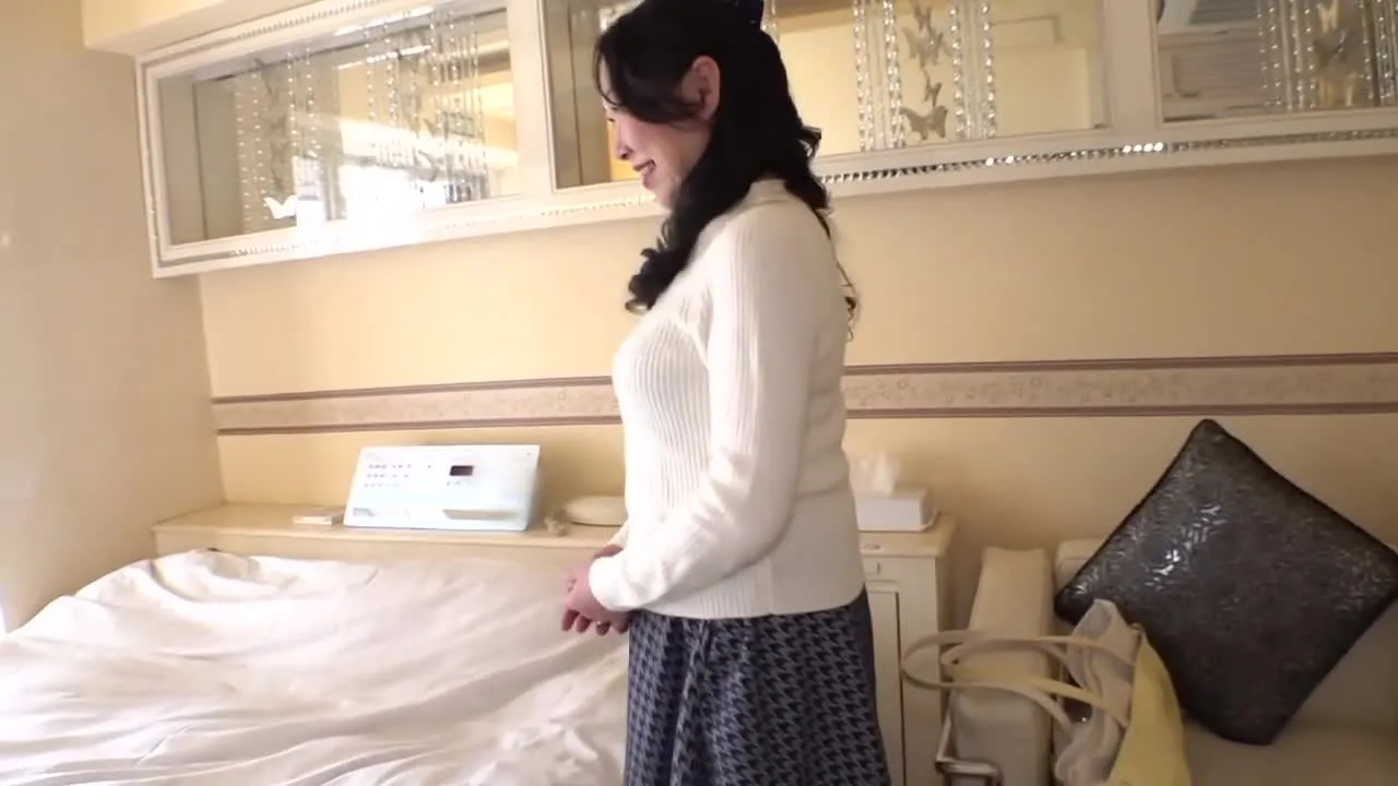 【人妻熟女】ぽっちゃりボディの五十路熟女妻。欲求不満マンコを責めると、愛液ダダ漏れで感じちゃってます - FC2 Video - 329226