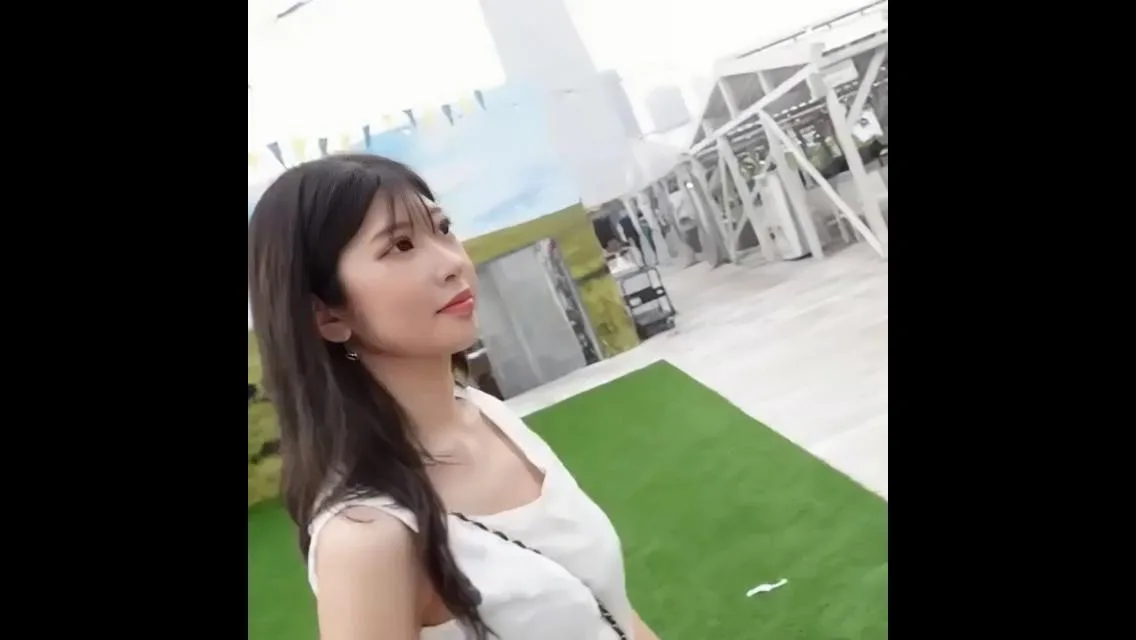 【無・個撮】前から気になってた友達を誘って、ホテルでハメ撮りしてきました。 - FC2 Video - 329394