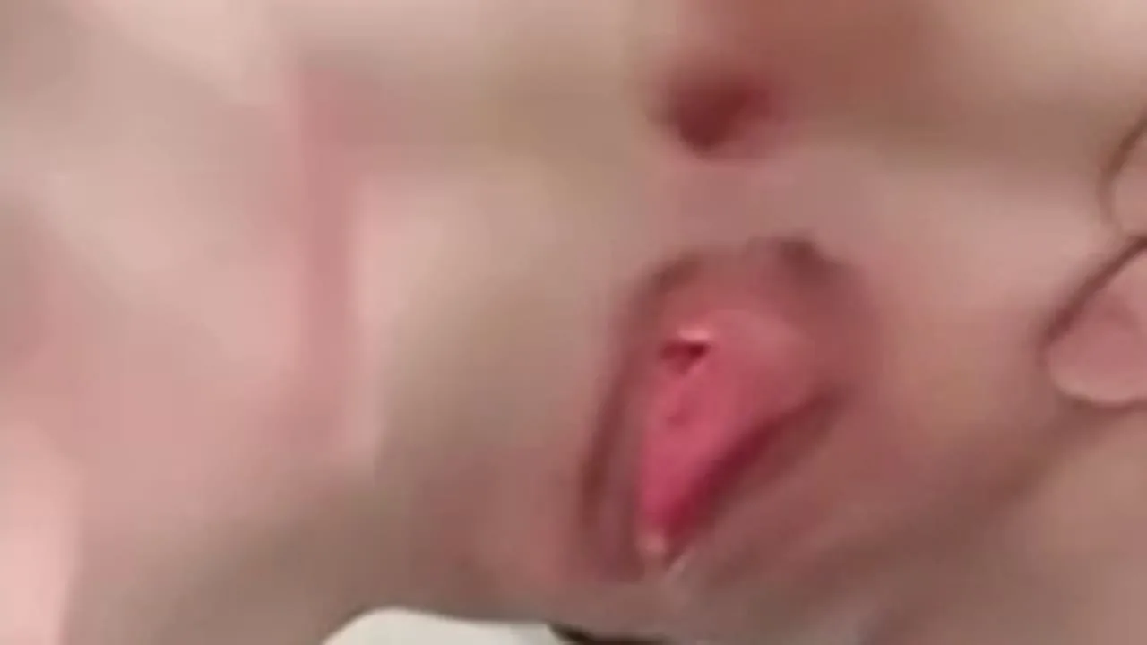 【無/本編顔出し】カメラの前で痙攣ガチイキにいマンコもアナルもおっ広げ！未来ある女大生の黒歴史確定の映像を公開する。 - FC2 Video - 331329