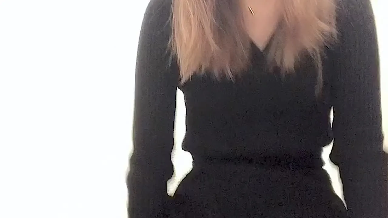 スレンダーハイスペ黒ギャルが同棲彼氏に隠れて自前電マで糸引き痙攣本気イキオナニー - FC2 Video - 333711