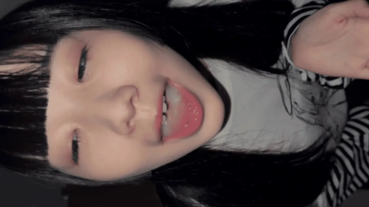 姫カットの素人女子がチンポ丸飲みノーハンドピストンフェラ！口内射精されて黄ばみザーメン見せつけ♡ - FC2 Video - 335823