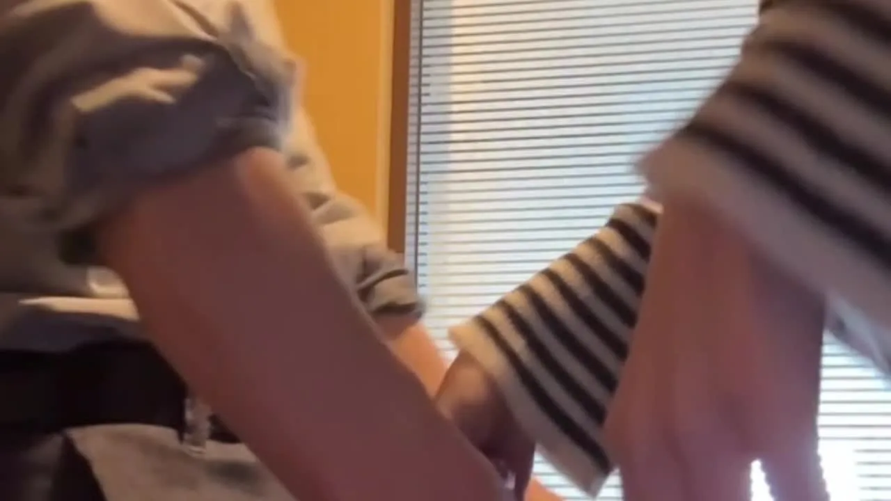 女教師　喫煙所でフェラとセックス 糸をひく愛液 - FC2 Video - 338303