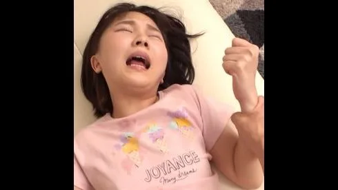 無垢なちっぱいパイパンマ●コがキツキツだったので、たっぷりと中出し気持ちいぃぃ - FC2 Video - 338949