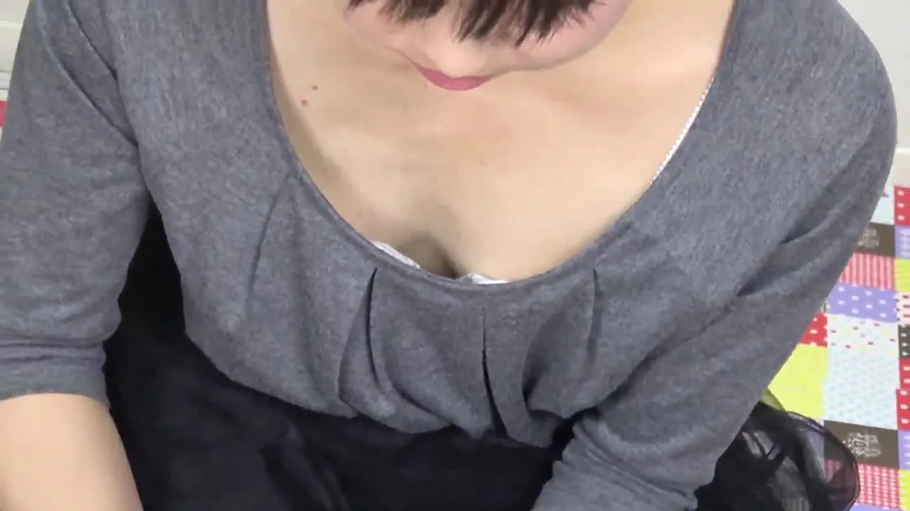 胸チラ■{＃136}★①童顔乳首丸見え**②30代**さん③ギャル系爆乳ミルク④Ｇ - FC2 Video - 342864