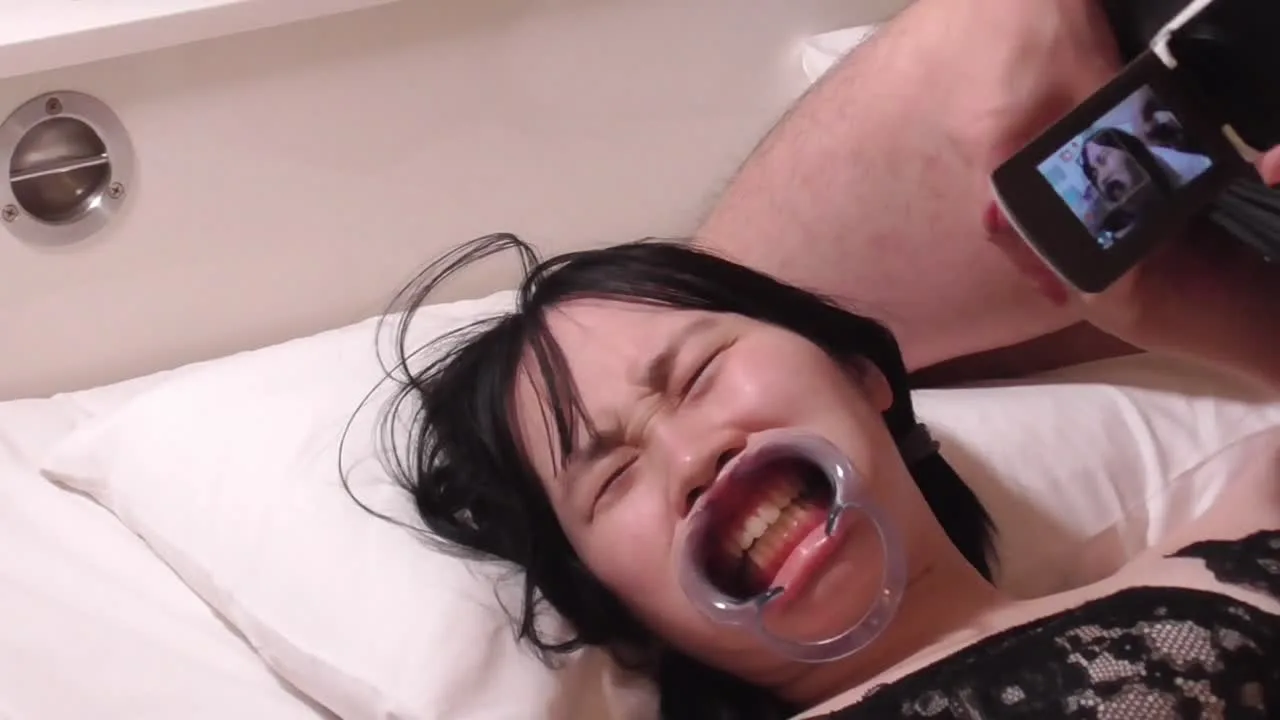 【個人撮影】しいなちゃん（強制開口調教＆顔面おま●こ調教） - FC2 Video - 343150