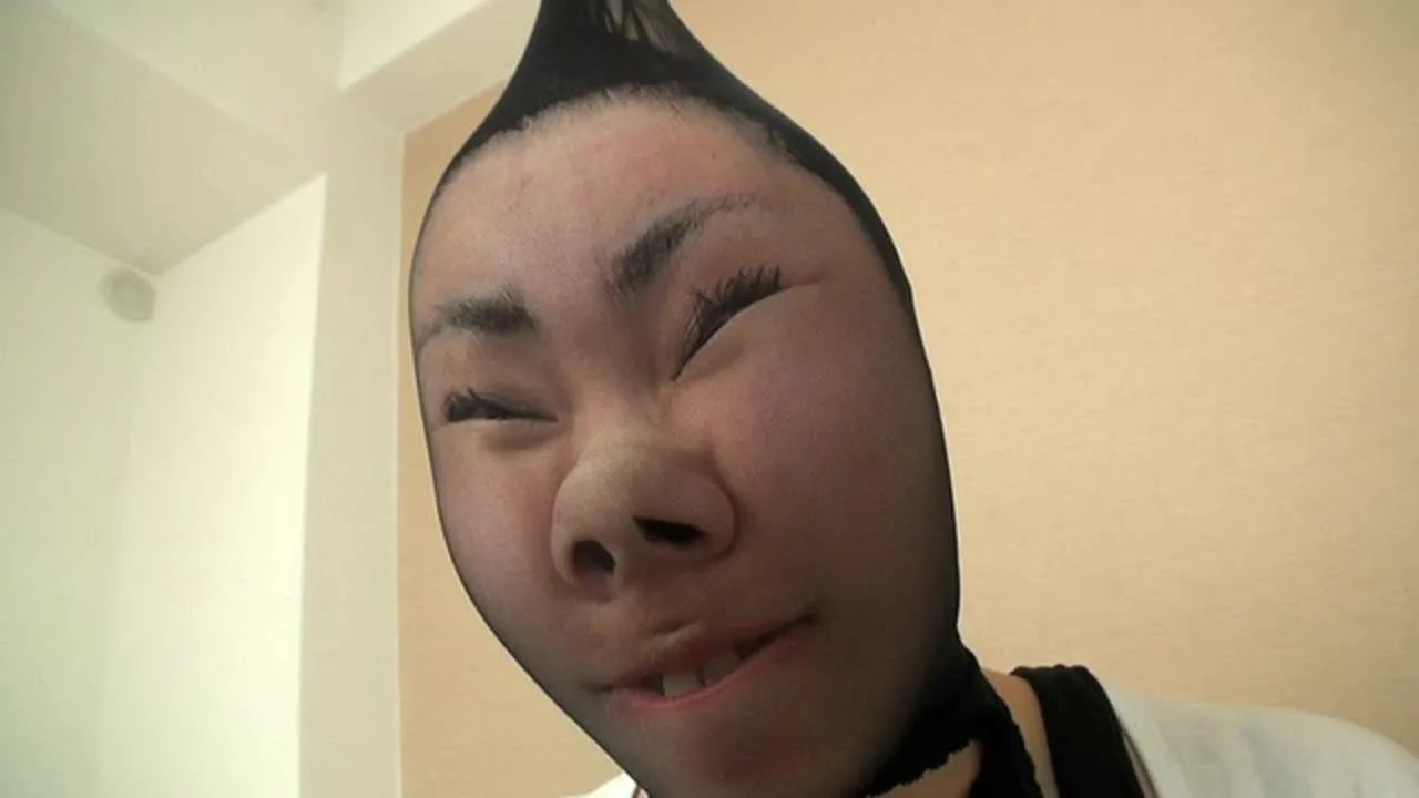 カワイイ女の子同士で顔面ストッキングプレー！パンストをかぶせて引っ張って爆笑モノの変顔になるゥー！ - FC2 Video - 344806