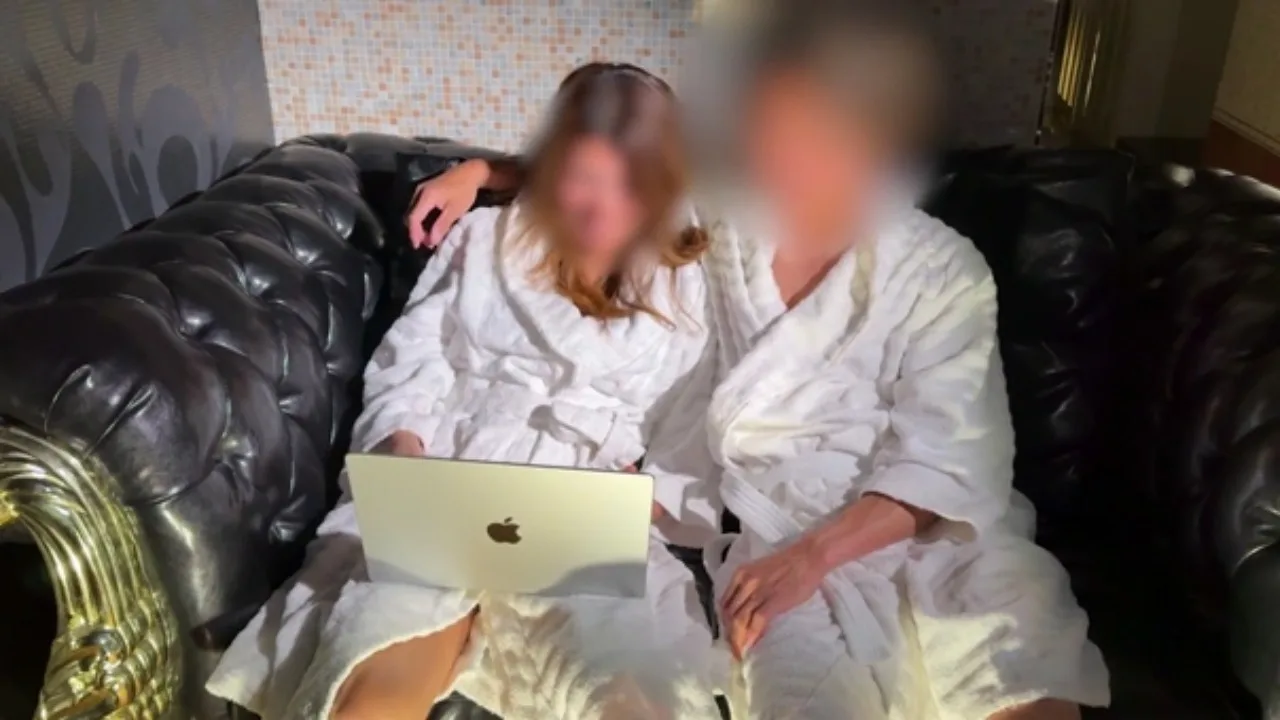 「ヤヴァィ～イッチャゥ～～～❤」潮吹き体質の*と中出しセックス♡ - FC2 Video - 345274