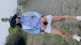 急に海が見たくなった露出狂の変態女 砂浜で野外露出 透けオッパイとマン毛を晒して大興奮！ - FC2 Video - 345440