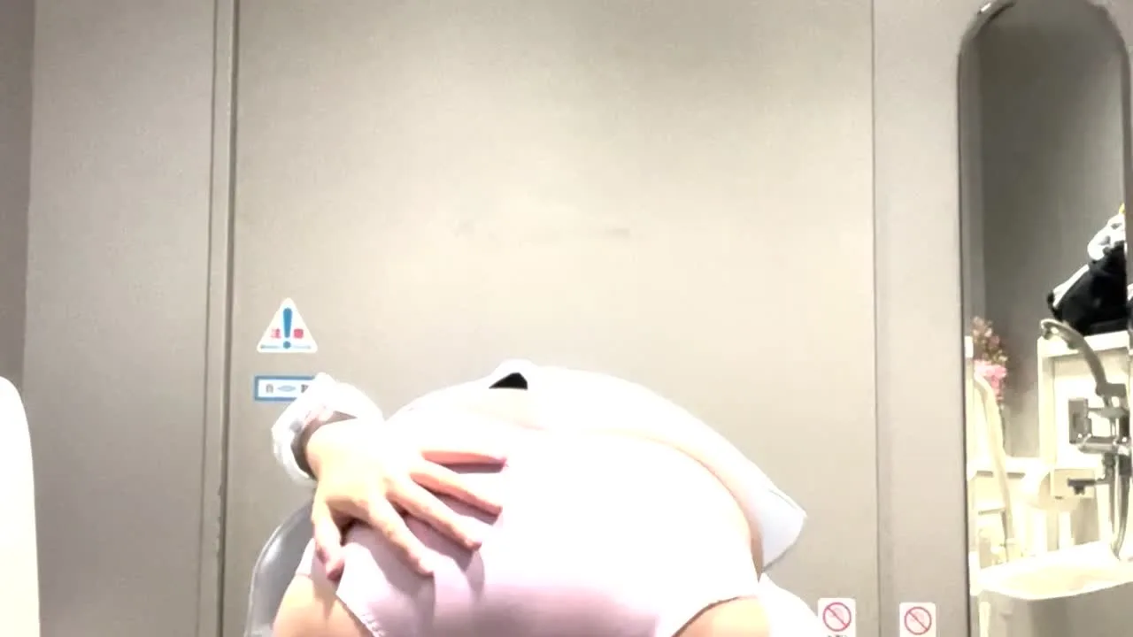 清楚かわいいぽっちゃりJD３就活中にスーツのまま本気イキオナニー - FC2 Video - 347989