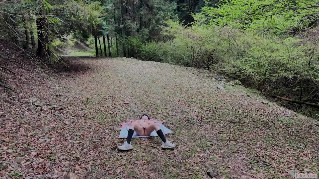 渓流沿いでオナニー 自然に囲まれて全裸になってマンズリ - FC2 Video - 349447