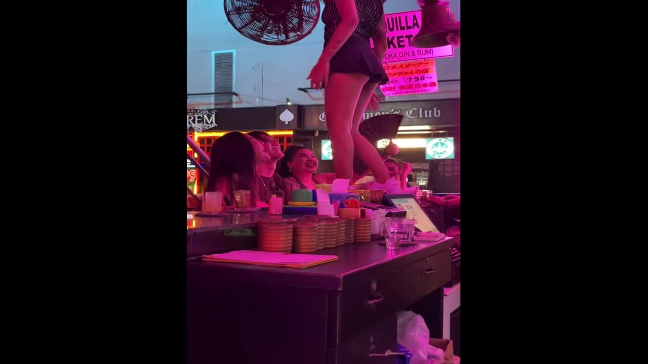 目の前でM字開脚でTバックセクシーダンスの股間に顔を埋め盛り上がる！プーケット夜遊び前編 - FC2 Video - 352926