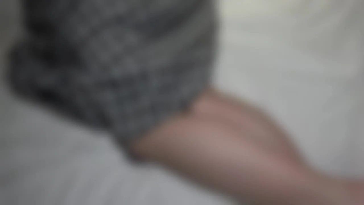 【無・Gカップ爆乳】２０歳 寝起きで生挿入 めちゃ気持ちいいマ◯コの膣奥に子作り中出し - FC2 Video - 353428