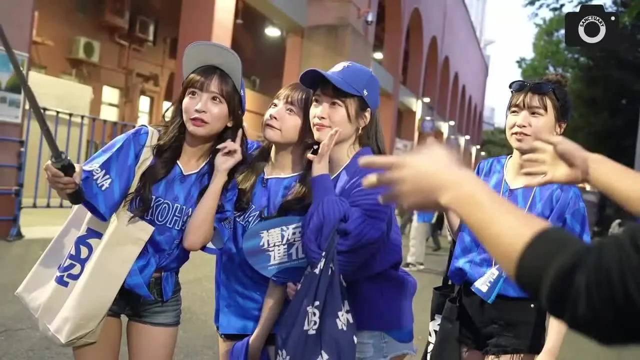 女子大生2人をナンパして4P乱交♡2人ともパイパンで興奮してうっかり中出し！！ - FC2 Video - 353478