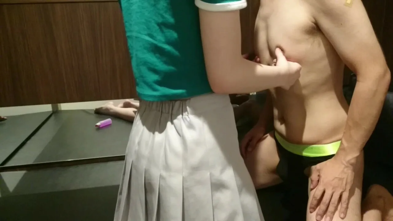 緑のシャツ女性と密着.mp4 - FC2 Video - 354863