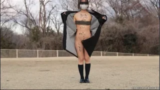 恥ずかしいエロ落書きされたドM女の野外露出プレイ♡ - FC2 Video - 356487