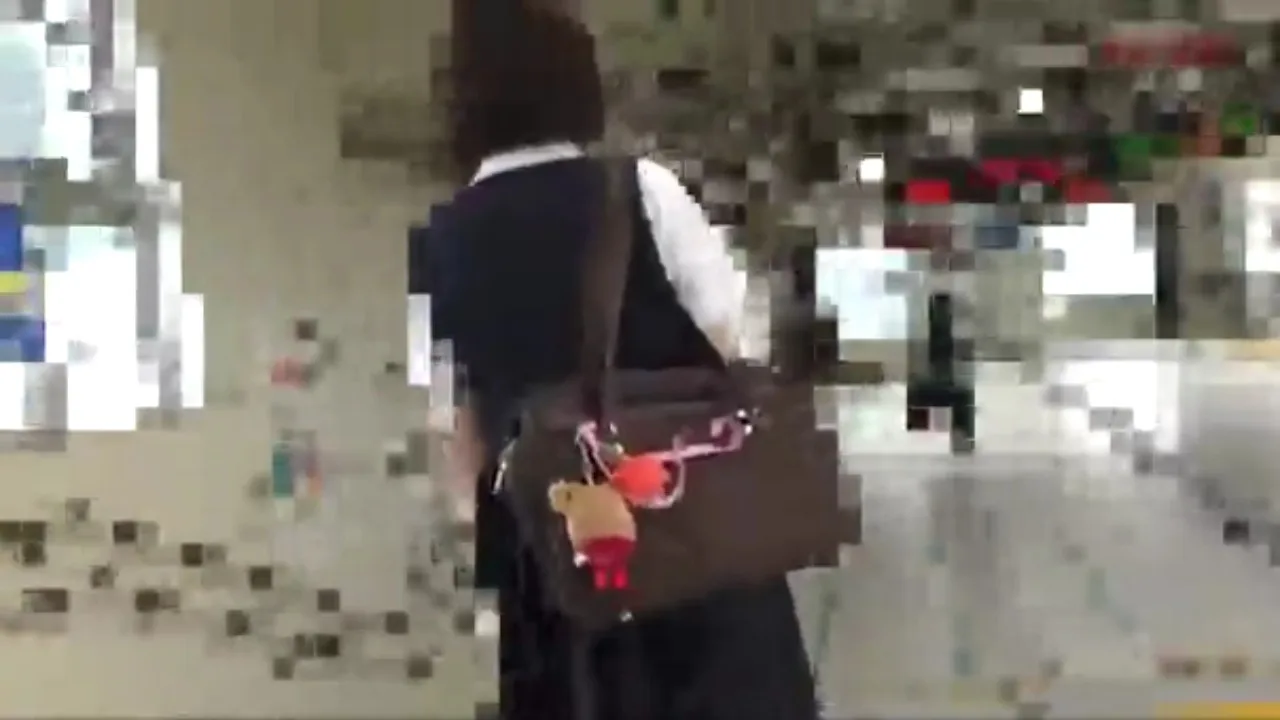 《蔵出し公開》【ゆず故障】★ジャンパースカートに綿パンツの純情女子がまさかの大量潮吹き★ - FC2 Video - 360019