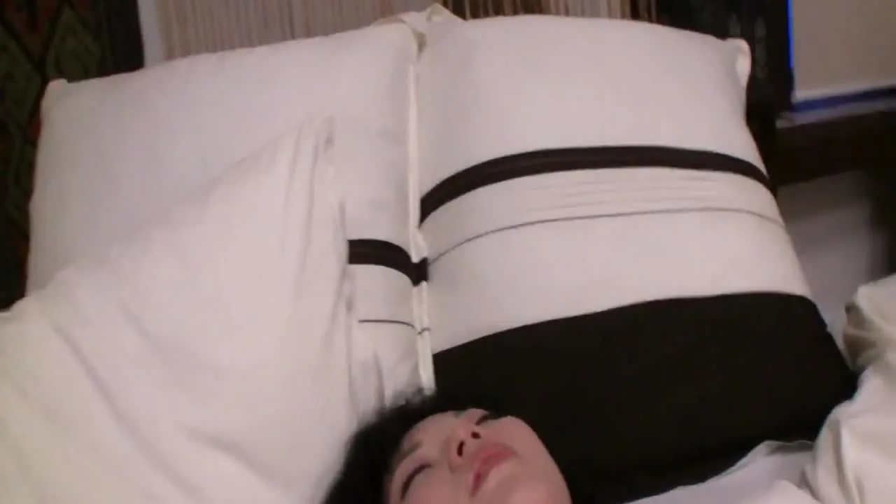 【個撮】色白美乳×ピンク乳首の清純お*さん。 おまんこへの指挿れで膣内の - FC2 Video - 363770