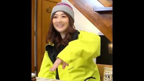 スキー場で出会った”れいなさん” 「今までで一番大きい」と言わせるデカチンで生ハメ大量潮吹き - FC2 Video - 363986