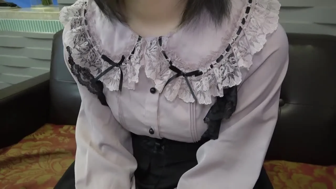 未処理マンコの18歳ニートちゃん。お金をあげると中出し出来ました！ - FC2 Video - 365498