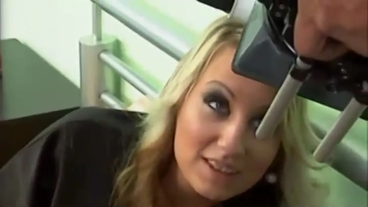 中年マダムセックス狂い　亭主とは月１～２しかなく体が疼いてたまらないと中出し撮影に参加した四十路人妻 - FC2 Video - 367618