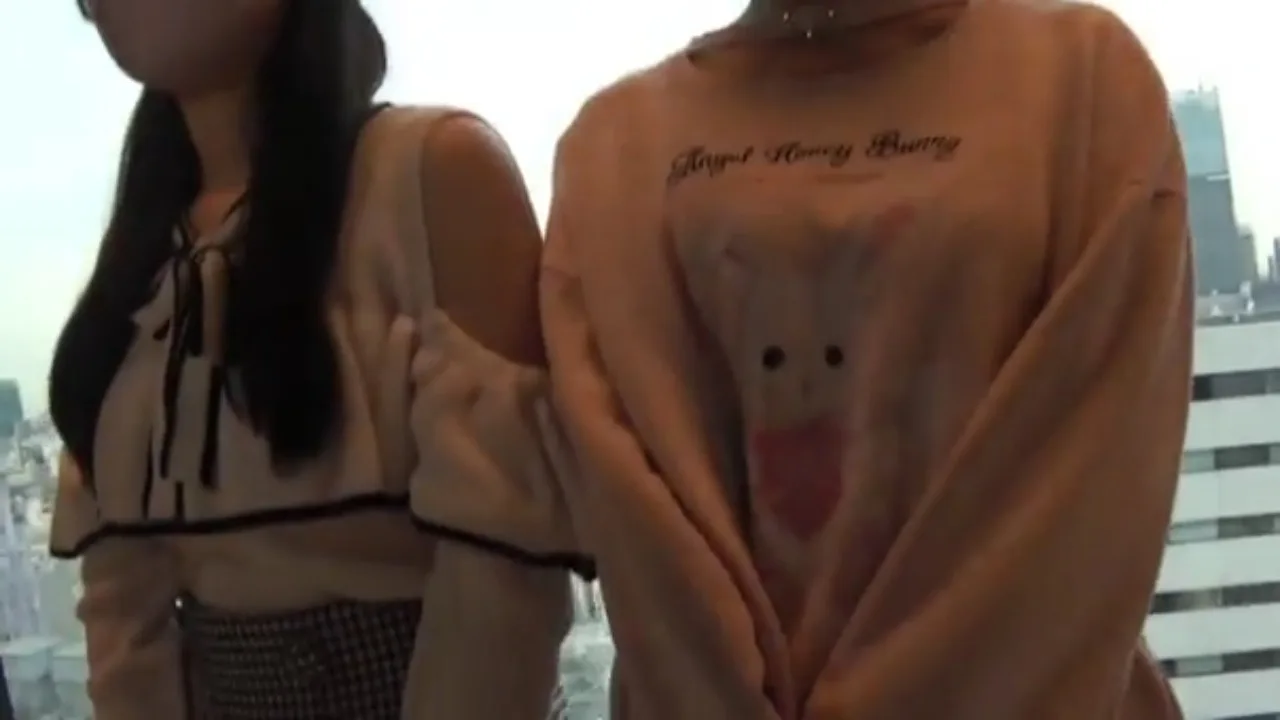 【無修正】ト●横界隈でみつけた担当さんに貢いじゃうあいちゃんから地下アイドルの友達も呼んで３P - FC2 Video - 368582