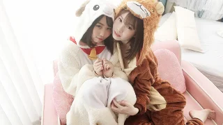 sample【顔出し】着ぐるみを着た仲良しフタリ裸見せ合い、スク水に着替えて一緒にオナニー‼ - FC2 Video - 368996