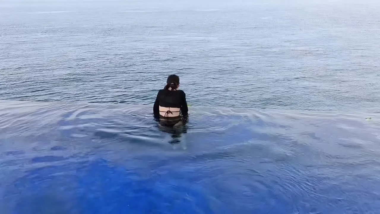 インフィニティプールで黒ビキニ - FC2 Video - 369268