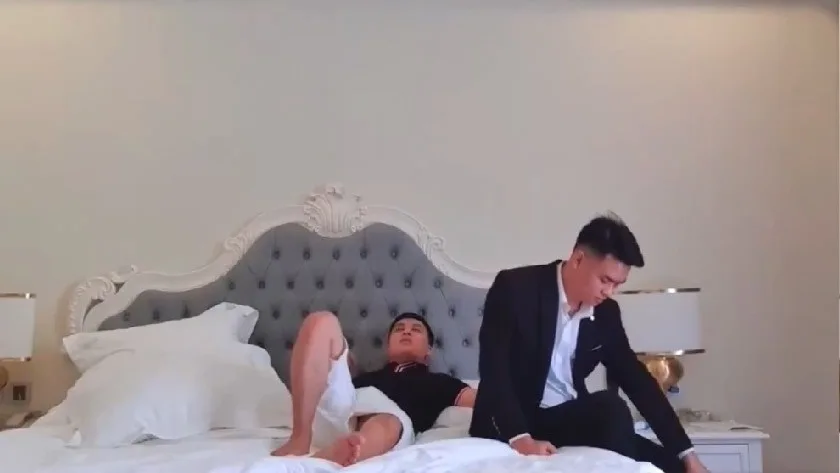 歡樂房間 - FC2 Video - 370513