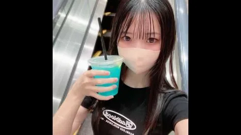 上京したて専門学校1年生。スレンダーな色白もちもち肌。素朴な子の人生初中出しごちそうさま♡ - FC2 Video - 371423