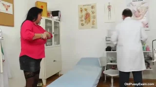 逆ソーププレイを楽しむ超ボイン三十路　ソープボーイは豊満体を持て余し気味に何とか射精までこぎつける - FC2 Video - 380105