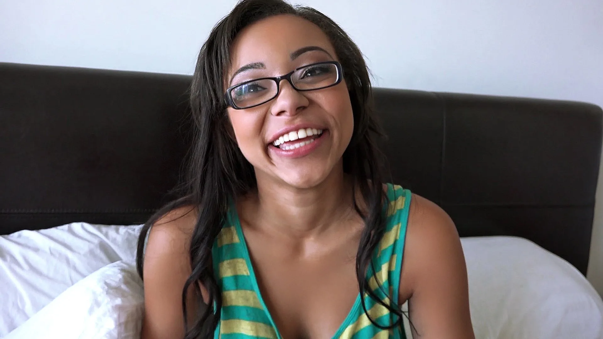 Latina Fools Around on Film - Latina Sex Tapes - 14540